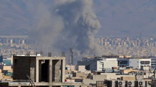 战事蔓延，美国下令人员撤离沙特，伊朗拒绝立即停火