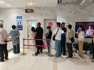 金价踩下“急刹车”：有人排队抛售 有人抄底抢购