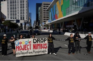 谄媚、献金、说谎？中东战争，美国这对AI宿敌彻底撕破了脸？｜硅谷观察