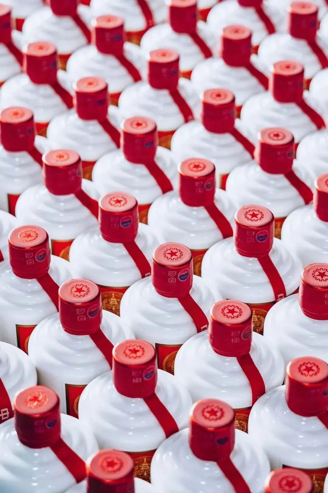 贵州茅台年报：净利同比增15.38%，系列酒营收站稳200亿  第3张