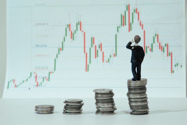 如何明确何俊做期货的盈利情况？这种盈利情况对投资者有何启示？  第1张