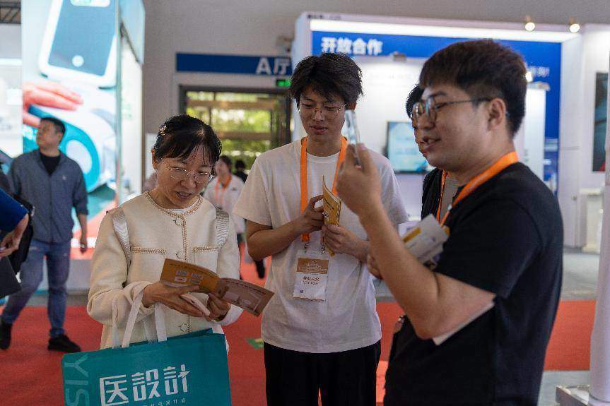 从 “光谱稳定” 到 “护眼靠谱”:柯达白泽系列护眼大路灯闪亮第25届COOC展 第5张 从 “光谱稳定” 到 “护眼靠谱”:柯达白泽系列护眼大路灯闪亮第25届COOC展 第5张