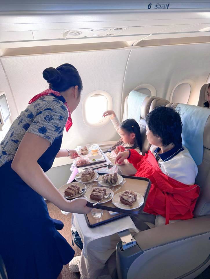 搭建“沪藏”天路 东航“上海―日喀则”直飞航线今日成功首航 第4张 搭建“沪藏”天路 东航“上海―日喀则”直飞航线今日成功首航 第4张