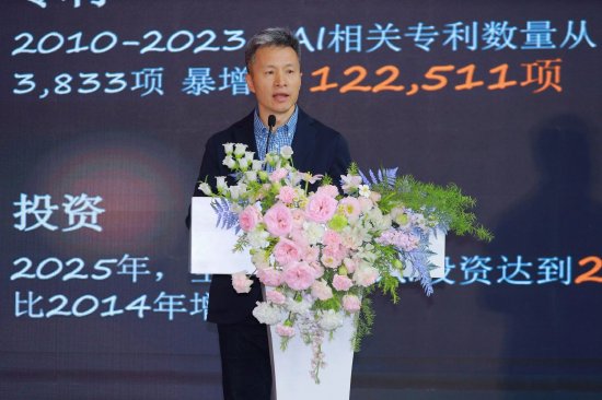 励讯集团张玉国谈AI时代:应该设立不能天天看手机,要找一两本书来看一看 第1张 励讯集团张玉国谈AI时代:应该设立不能天天看手机,要找一两本书来看一看 第1张