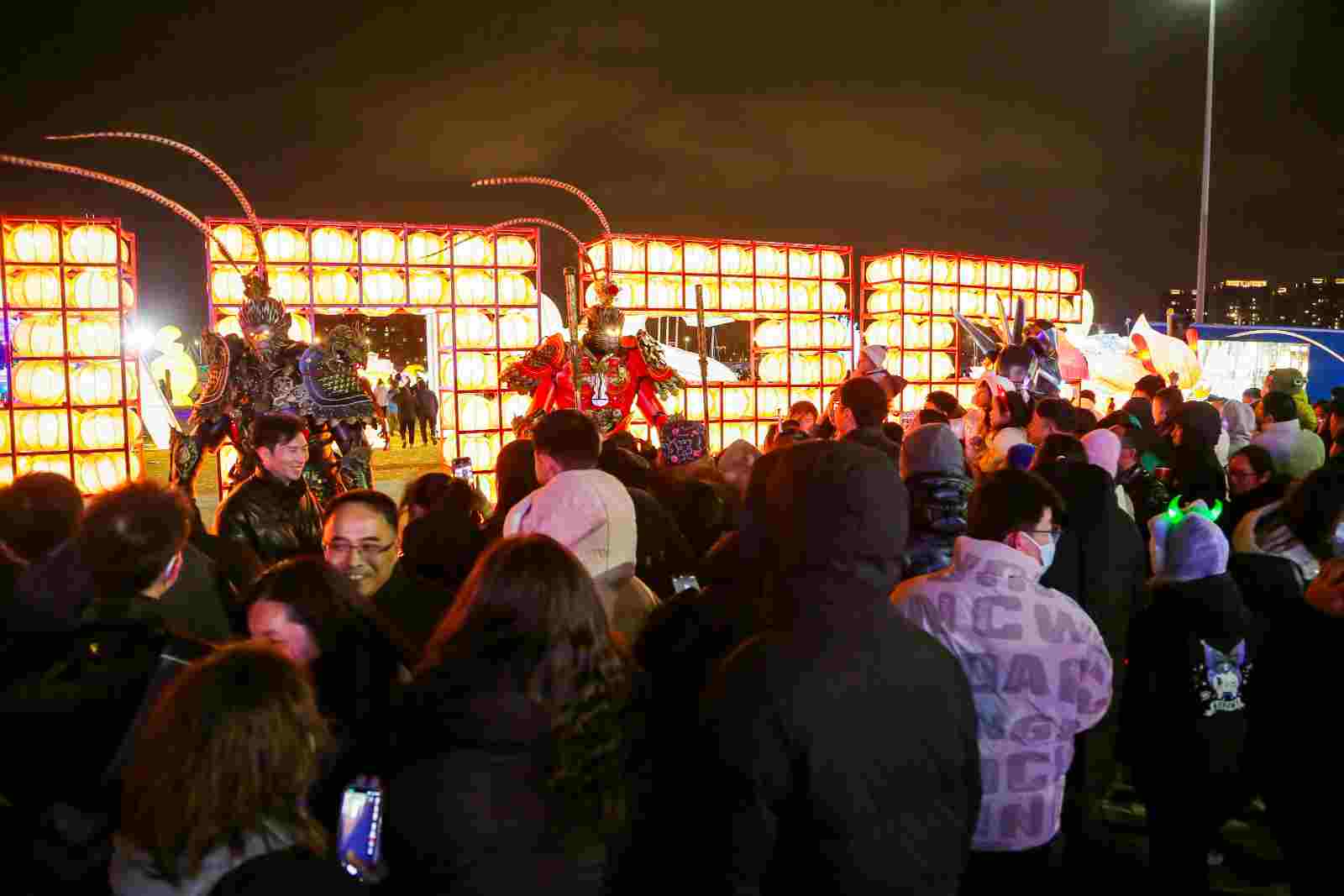 沸点狂欢,共赴璀璨!太仓阿尔卑斯国际度假区绽耀冰雪燃灯跨年夜 第4张 沸点狂欢,共赴璀璨!太仓阿尔卑斯国际度假区绽耀冰雪燃灯跨年夜 第4张