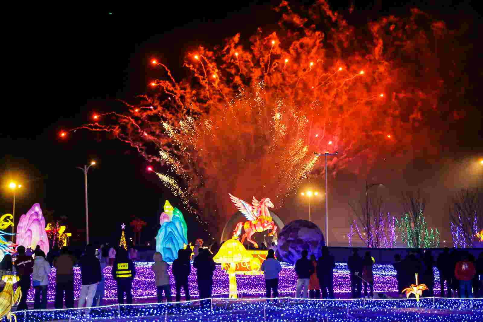 沸点狂欢,共赴璀璨!太仓阿尔卑斯国际度假区绽耀冰雪燃灯跨年夜 第7张 沸点狂欢,共赴璀璨!太仓阿尔卑斯国际度假区绽耀冰雪燃灯跨年夜 第7张