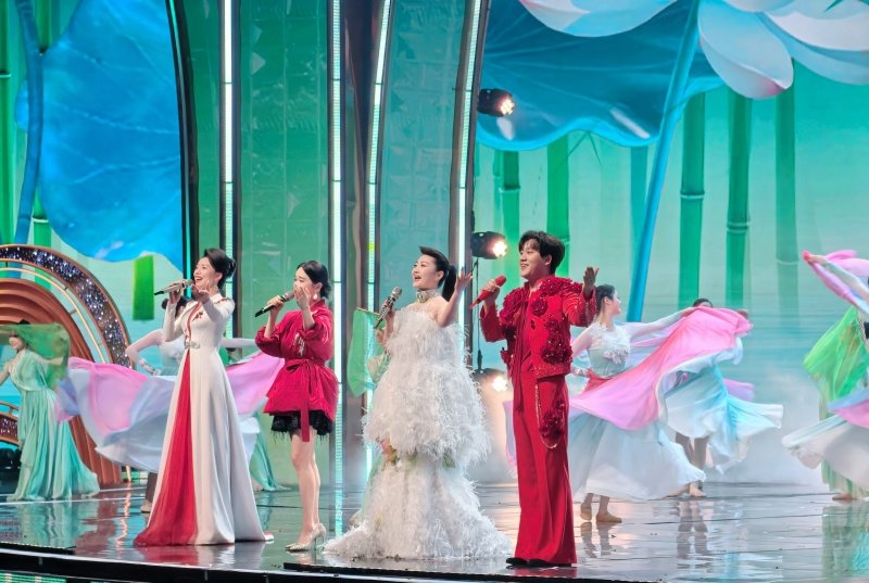 洛琦三度加盟湖南卫视春晚 引爆16亿流量成“跨屏宠儿” 第2张 洛琦三度加盟湖南卫视春晚 引爆16亿流量成“跨屏宠儿” 第2张