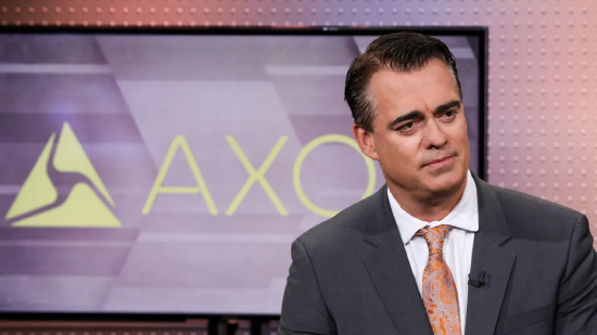 电击枪制造商Axon因AI提振软件工具需求,股价大涨18% 第1张 电击枪制造商Axon因AI提振软件工具需求,股价大涨18% 第1张