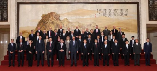 视频 | 默茨访华杭州行:强脑科技韩璧丞亮相中德企业交流活动 第1张 视频 | 默茨访华杭州行:强脑科技韩璧丞亮相中德企业交流活动 第1张