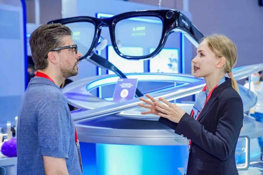 科大讯飞携AI眼镜亮相消博会,全场景AI赋能海南自贸港跨语言沟通 第3张 科大讯飞携AI眼镜亮相消博会,全场景AI赋能海南自贸港跨语言沟通 第3张